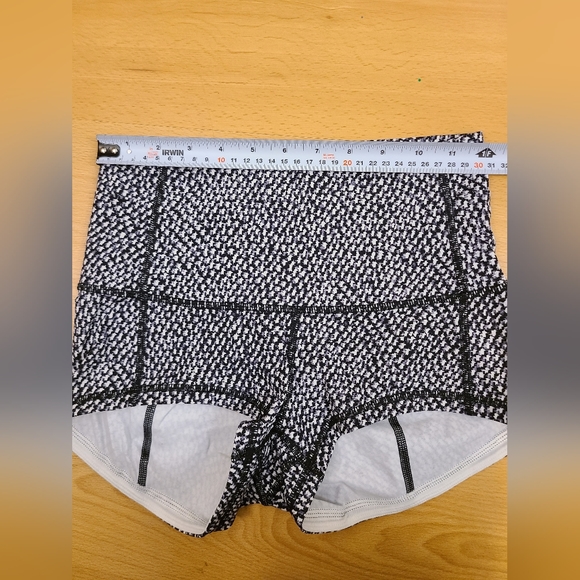 Lululemon Wunder Short 2” Mini Scatter Star Arctic Grey Black Sz 6 Luxtreme - Picture 6 of 11